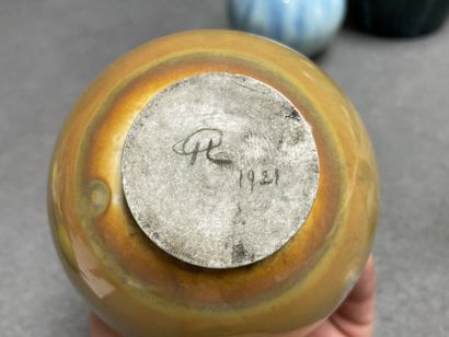 Lot de neuf céramiques diverses. 
H. : de...