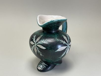 Charles VOLTZ (1923-1997). 
Pichet à décor...