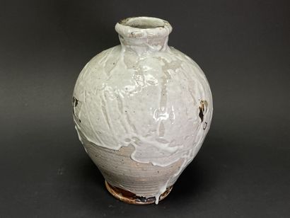 Vase en grès et épaisses coulures d'émail...