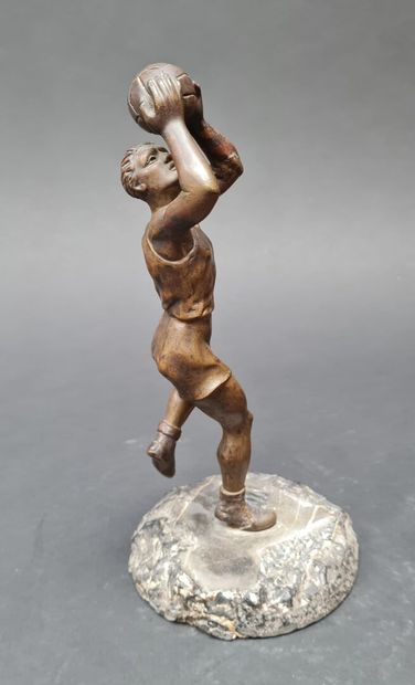 BASKETBALL
Statuette in patinated regula.
Marble...