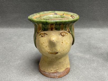 Ensemble de trois pichets. 
H. :23 cm, 22...