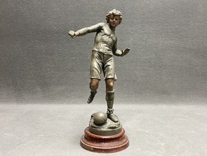 FOOTBALL: L et F MOREAU d'après
Soccer player.
Statuette...