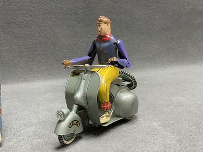 LA HOTTE SAINT NICOLAS 
Vespa et son motard
1955/1960
Boite...