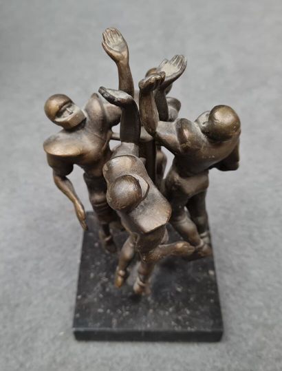 FOOTBALL AMERICAIN: Sculpture en bronze moderne,...