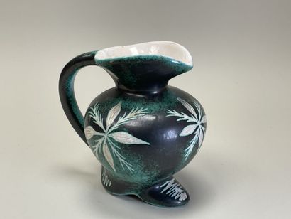 Charles VOLTZ (1923-1997). 
Pichet à décor...