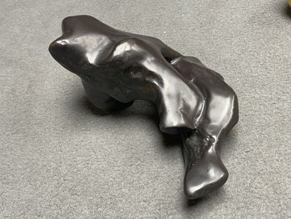 Tim ORR (Né 1940) 
Sculpture en céramique
12...