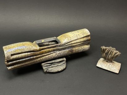 Grande boite en grès type raku sur socle
21...