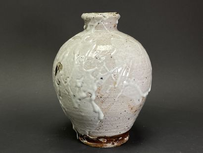 Vase en grès et épaisses coulures d'émail...