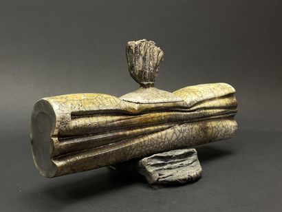Grande boite en grès type raku sur socle
21...