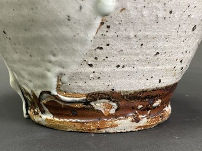 Vase en grès et épaisses coulures d'émail...