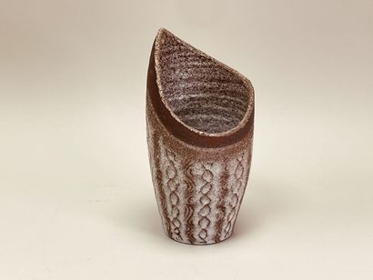 ACCOLAY
Vase en grès chamotté à col asymétrique...