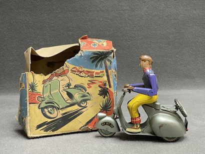 LA HOTTE SAINT NICOLAS 
Vespa et son motard
1955/1960
Boite...