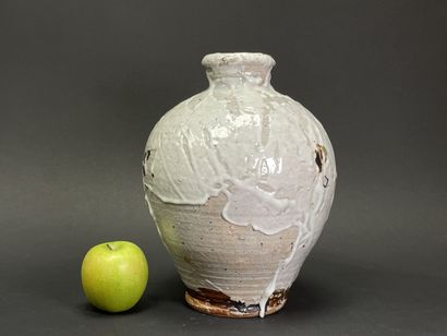 Vase en grès et épaisses coulures d'émail...