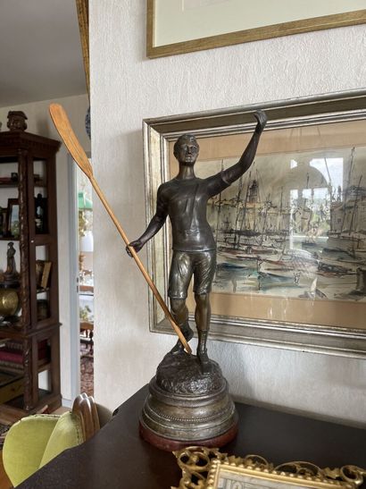 AVIRON : Statuette en régule patiné.
H :...