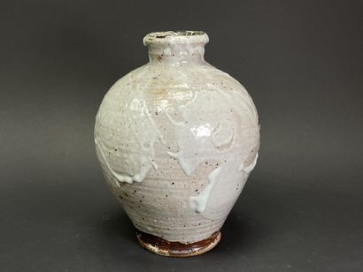 Vase en grès et épaisses coulures d'émail...