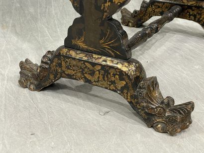 Worker in lacquered wood with Far Eastern...