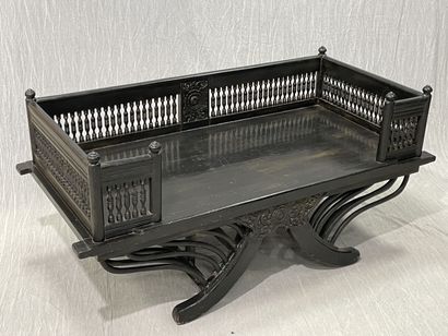 Black lacquered wood elephant-back palanquin
Black...