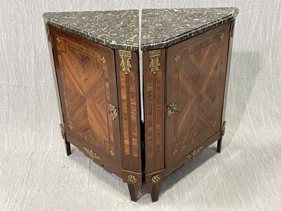 Pair of inlaid corners.
Louis XVI period...