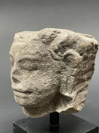 Head of Goddess Uma.
Stoneware sculpture....