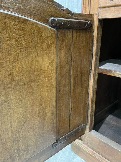 Hunting sideboard in molded oak.
18TH C.
88...