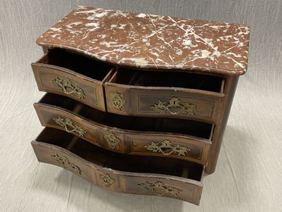 Chest of drawers with curved front, in rosewood...