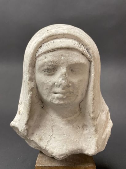 Bust of a nun.
17th century plaster cast...