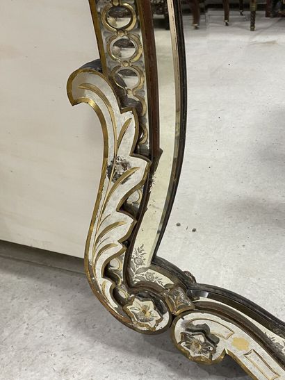Venetian mirror. 
140 x 87 cm. 
restorat...