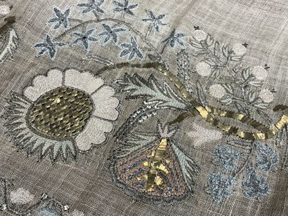 Hammam towel in linen with embroidered borders...