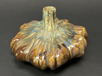 Gilbert METENIER (1876-?).
Grand vase coloquinte...
