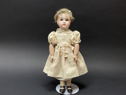 STEINER Beautiful closed-mouth doll, debossed...