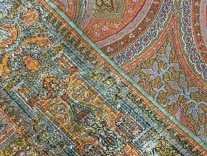 Antique wool cashmere.
160 x 350 cm.
Small...