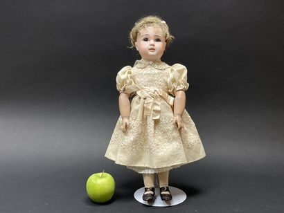 STEINER Beautiful closed-mouth doll, debossed...