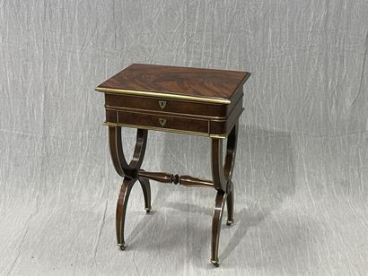 Mahogany veneered working table, underlined...
