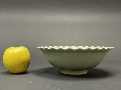 CHINA: Celadon porcelain bowl.
Qianlong stamp.
H:...