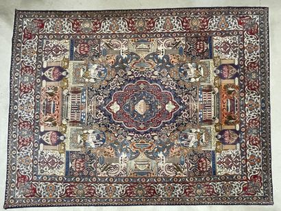 Oriental wool carpet, richly decorated.
KASHMAR,...