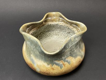 Théo PERROT (1846-1942). 
Coupe creuse ronde...