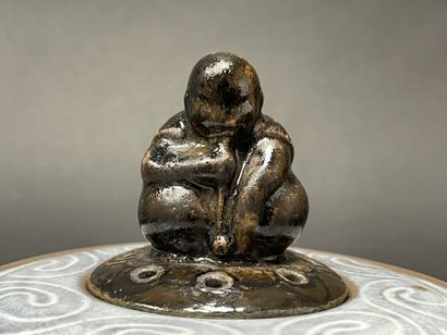 Louis DELACHENAL (1897-1966) 
Boite en grès...