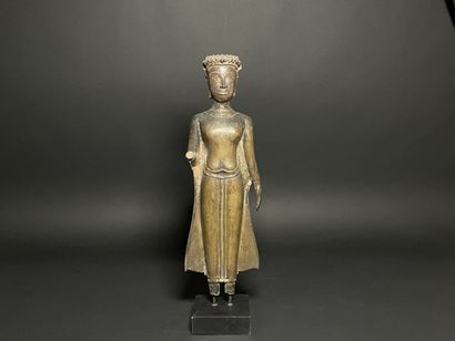 Standing Buddha in long monastic cloak
Face...