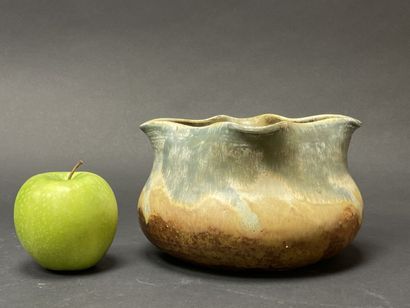 Théo PERROT (1846-1942). 
Coupe creuse ronde...