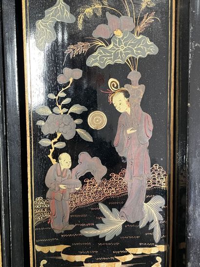 Worker in lacquered wood with Far Eastern...