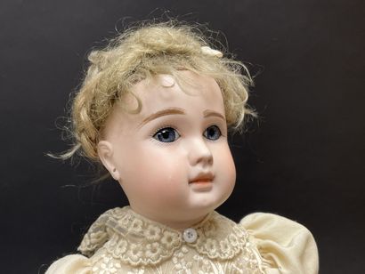 STEINER Beautiful closed-mouth doll, debossed...