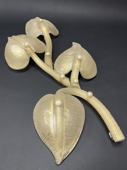 Grande applique à quatre lumières en bois...