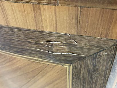 Straight desk with fluted sides, opening...