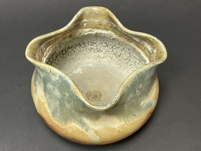 Théo PERROT (1846-1942). 
Coupe creuse ronde...