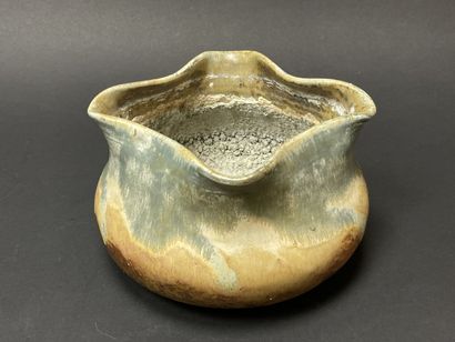 Théo PERROT (1846-1942). 
Coupe creuse ronde...