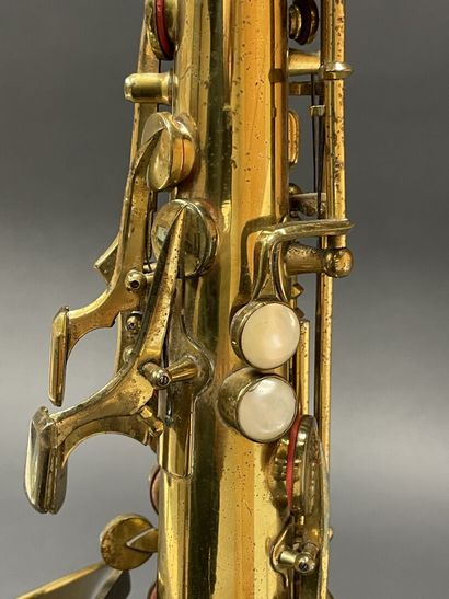 DOLNET in Paris. 
Saxophone. 
n° 31817
H....
