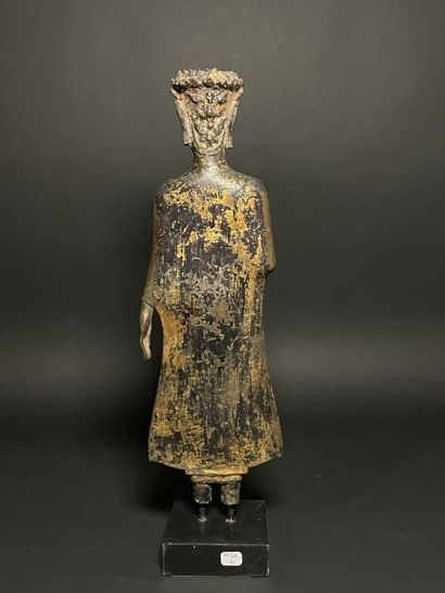 Standing Buddha in long monastic cloak
Face...