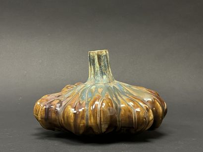 Gilbert METENIER (1876-?).
Grand vase coloquinte...