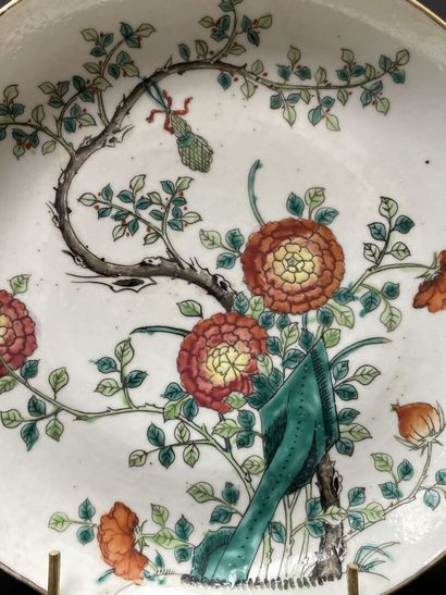 Pair of Chinese porcelain dishes, decorated...