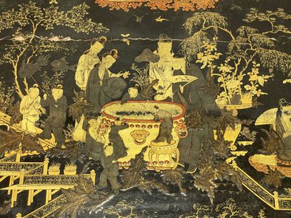 Worker in lacquered wood with Far Eastern...